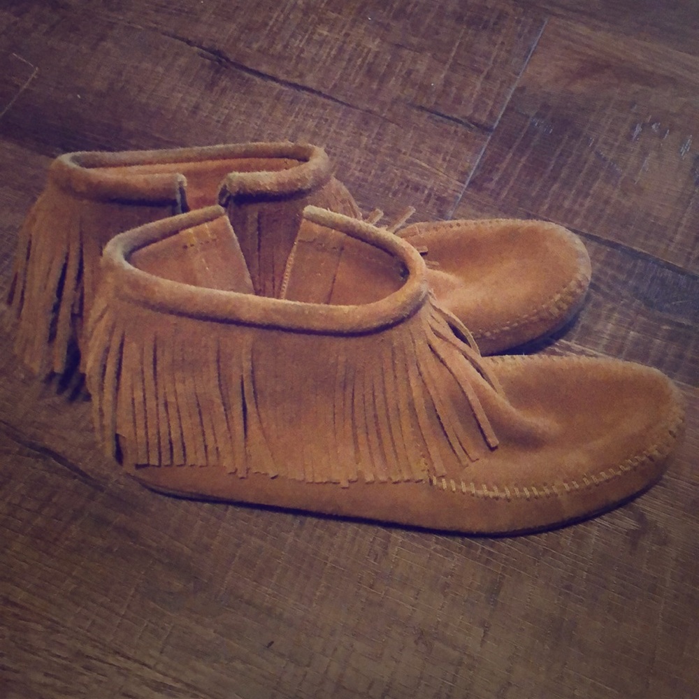 Minnetonka Booties size 8